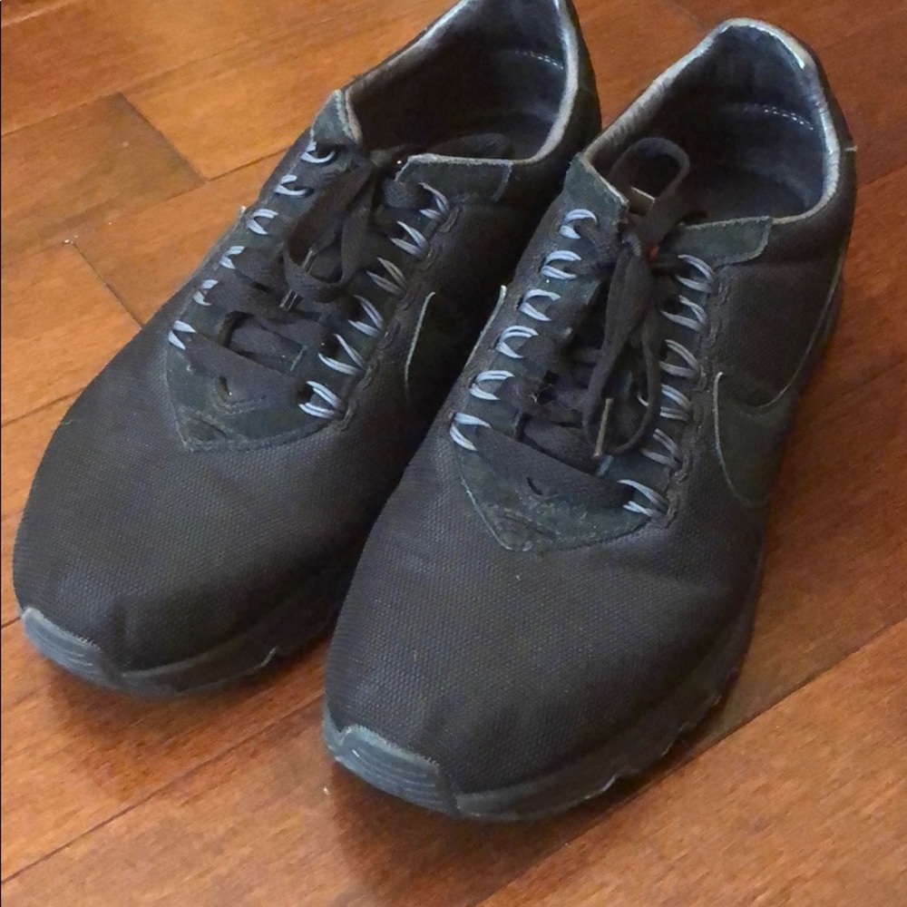 Men's NIKE Air | Size 10 | Like NEW Condition!